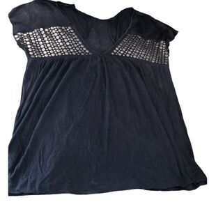𝅺Flounce small navy blue V--neck top with blue flat stud like detail runs large